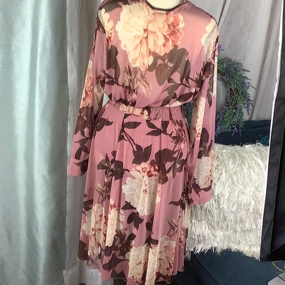 En Focus Studio floral dress. Size 14. Beautiful pinks - Picture 4 of 8